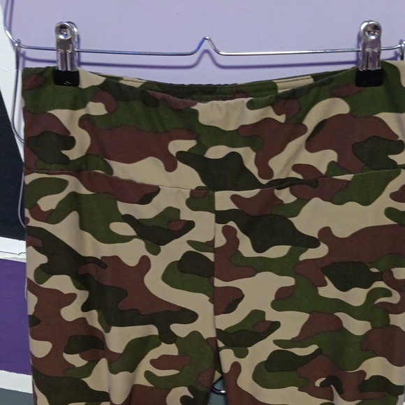 Camo Print Leggings - Picture 2 of 2